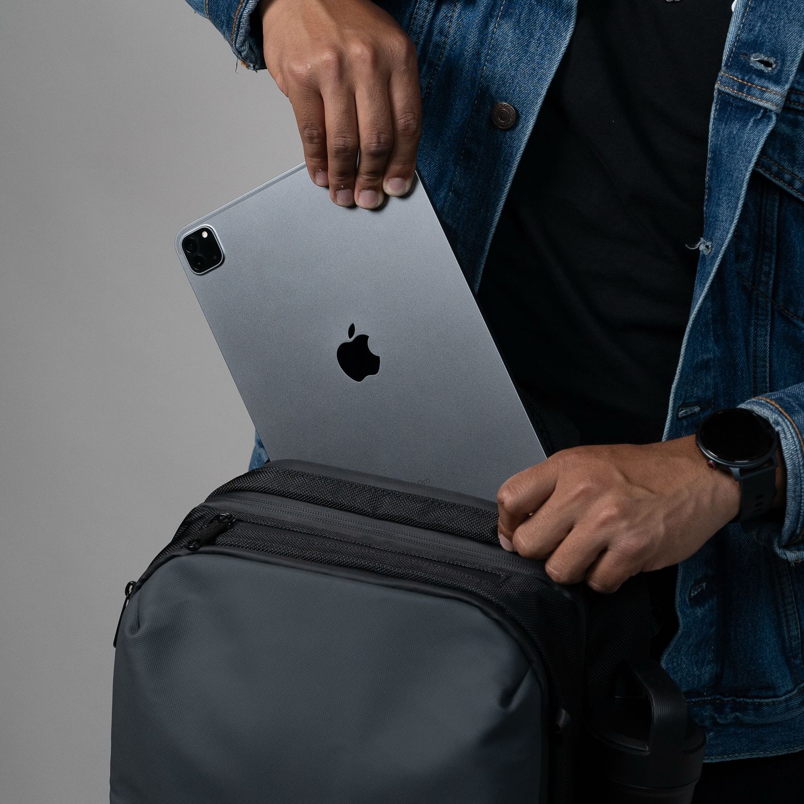 Mochila Zacualpa 15 Gris Oscuro